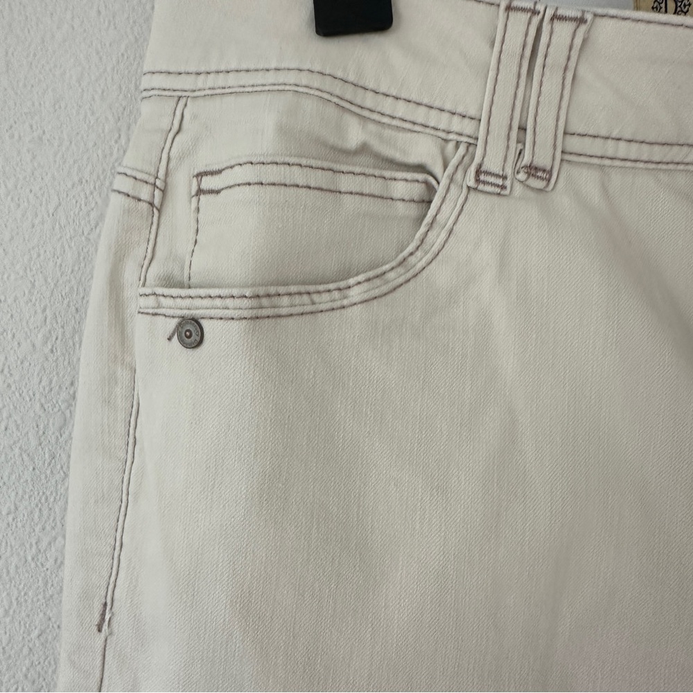 Democracy white jeans size 10 cropped - Picture 3 of 7